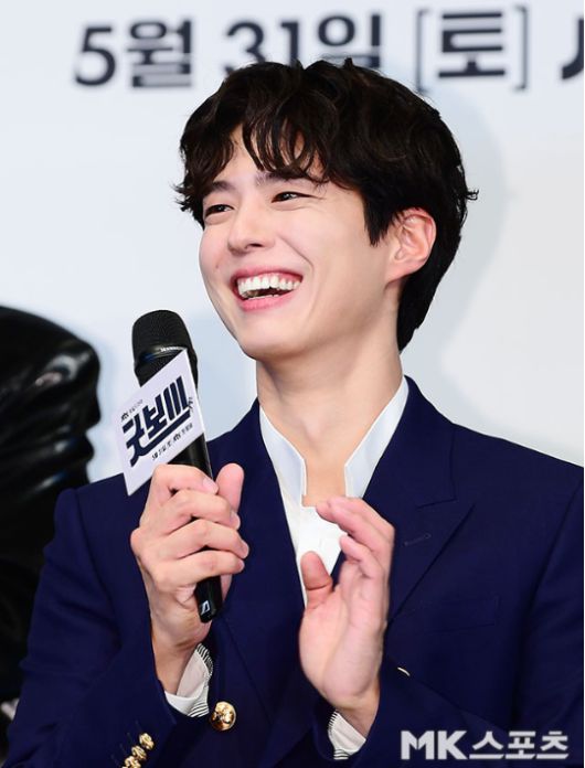 박보검 특유의 미소는 여전했지만, ‘소년에서 남자’로의 전환이 또렷하게 느껴졌다는 반응이 이어지고 있다. 사진=김영구 기자