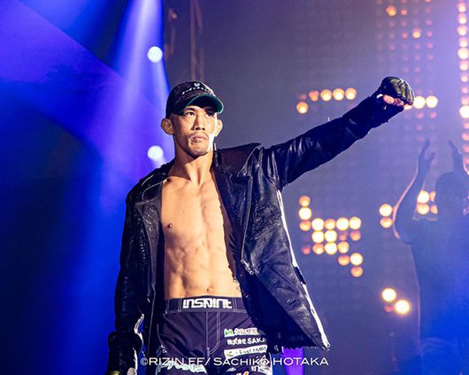 제10대 슈토 밴텀급 챔피언 사토 쇼코가 2024년 9월 일본 사이타마 슈퍼 아레나 라이진 48에 입장하고 있다. 사진=RIZIN FF