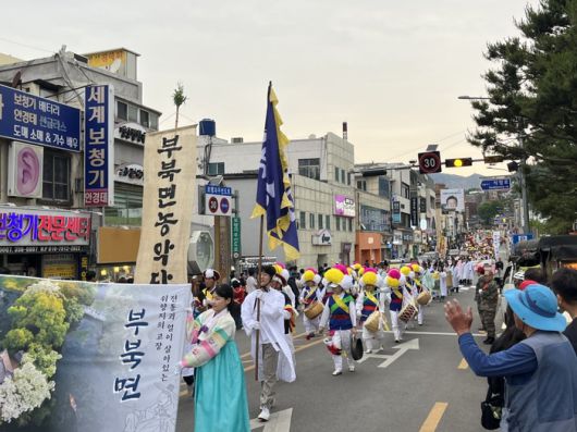 퍼레이드에 참가한 시민들 / 사진= 문서연 여행+ 기자