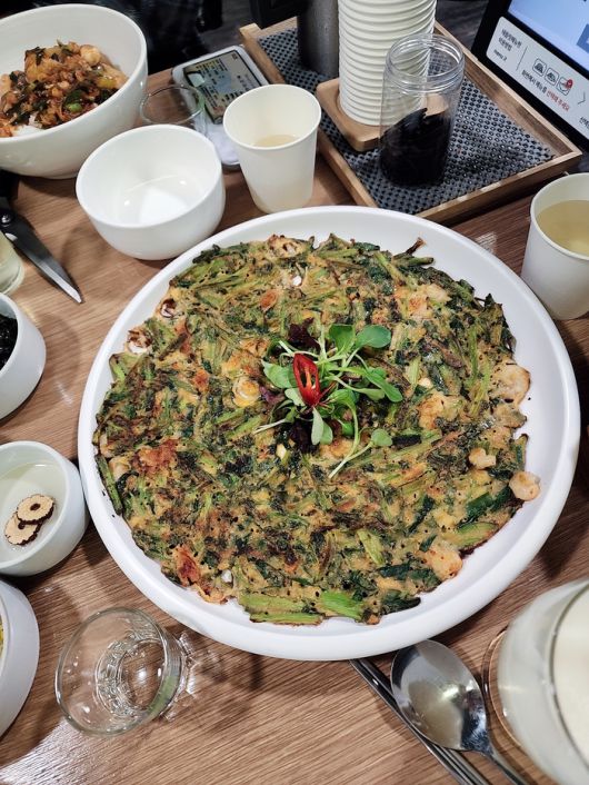 이낙에산다 새우명란미나리전 메뉴. <부자비즈>