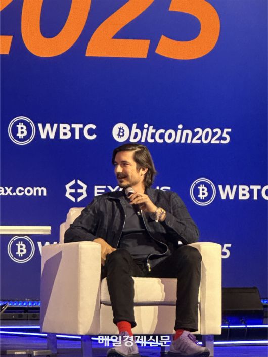 비트코인 2025에서 발언하고 있는 블라디미르 테네브 로빈후드 공동창업자 겸 CEO. <이종화 기자>