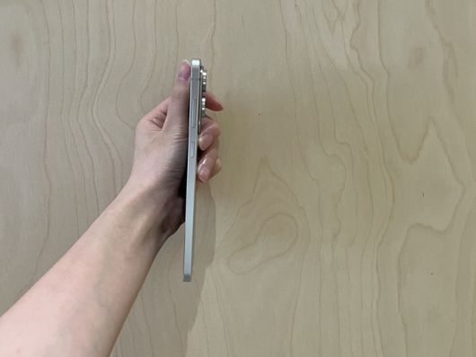 갤럭시 S25 엣지의 두께는 5.8mm. [사진=안서진 기자]