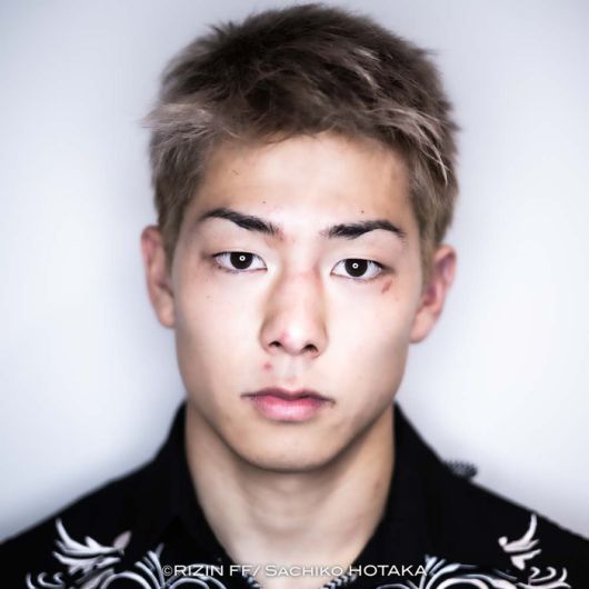 일본 종합격투기 파이터 미우라 고타 2023년 5월 라이진 42 프로필. 고타는 1992년 제10회 아시아축구연맹 아시안컵 최우수선수 미우라 가즈요시의 둘째 아들이다. 사진=RIZIN FF