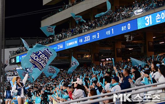 창원NC파크를 가득 채운 팬들. 사진=김영구 기자