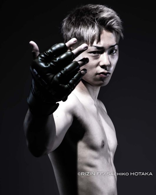 일본 종합격투기 파이터 미우라 고타 2023년 5월 라이진 42 프로필. 고타는 1992년 제10회 아시아축구연맹 아시안컵 최우수선수 미우라 가즈요시의 둘째 아들이다. 사진=RIZIN FF