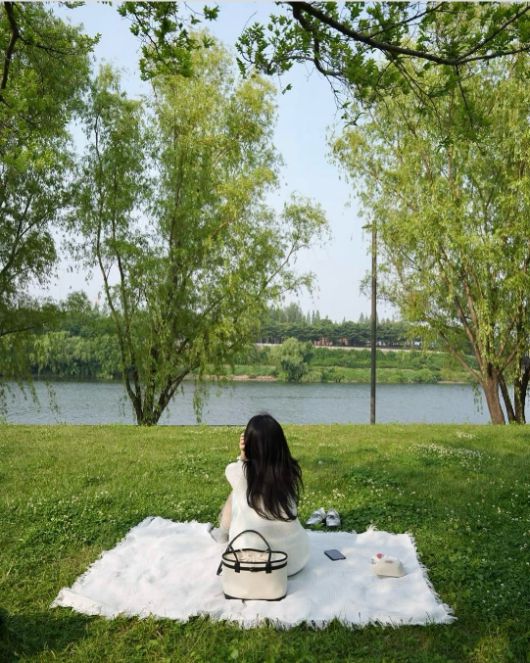 자신의 브랜드와 협업한 제품을 소개하기도 했다.사진=류이서 SNS