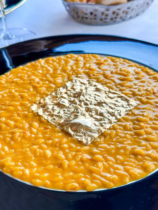 24K 금박을 얹은 사프란 리조또 / 사진=권효정 여행+ 기자