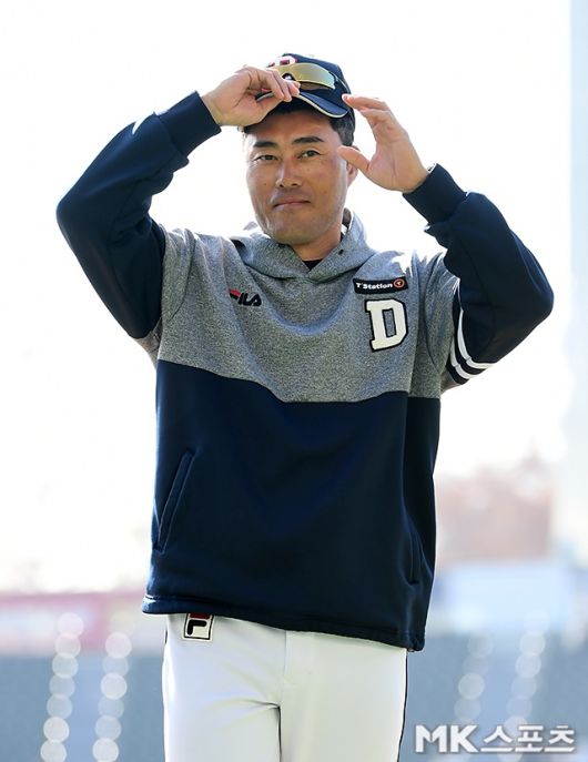 당분간 감독 대행으로 두산을 이끌게 된 조성환 코치. 사진=천정환 기자