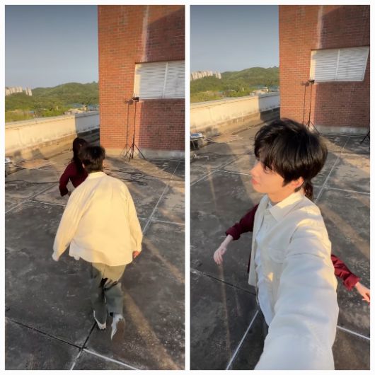 아이유는 무심히 뒤돌아 있는 차은우의 뒤에서 손으로 이마를 가리고 “무궁화 꽃이~”를 외칠 듯한 포즈를 취하더니, 차은우가 돌아보는 순간 후다닥 도망쳤다.사진=아이유 공식 SNS