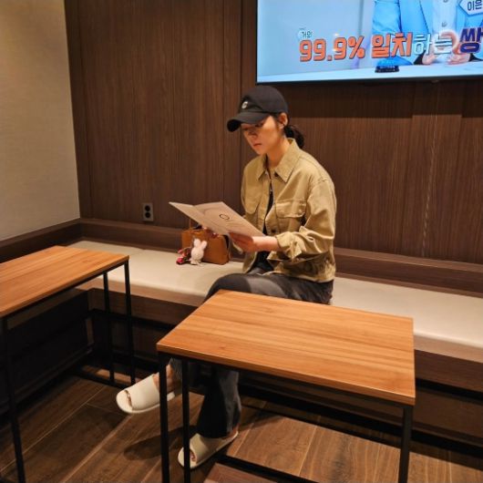 한가인은 연정훈과 2005년 결혼해 1남 1녀를 두고 있으며, 최근 유튜브 ‘자유부인’을 통해 MZ세대까지 사로잡는 공감 일상을 전하고 있다.사진=한가인 SNS