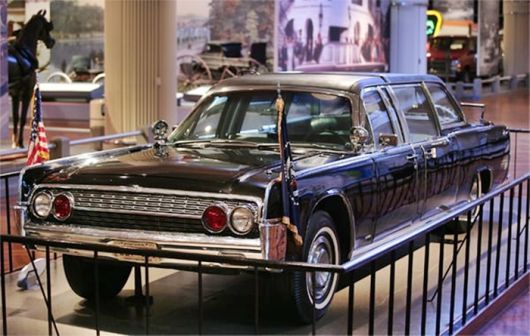 존 에프 케네디 대통령이 탄 링컨 컨티넨탈 4도어 컨버터블 [사진출처=포드박물관]