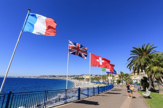 니스 대표 명소인 영국인의 산책로 풍경(오른쪽) / 사진=Côte d’Azur France Tourisme, Camille MOIRENC