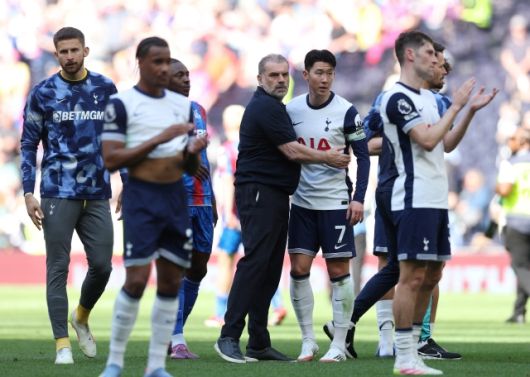 손흥민은 포스테코글루 감독과 두 시즌을 함께했다. 오랜 시간은 아니었으나 뜻깊었다. 포스테코글루 감독은 손흥민에게 캡틴 역할을 맡겼을 정도로 크게 신뢰했다. 부상이 아닌 이상 손흥민에 대한 믿음을 이어간 포스테코글루 감독이다. 사진=REUTERS=연합뉴스