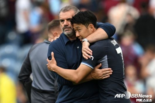 손흥민은 자신과 함께한 수장에 대한 예의를 마지막까지 보였다. 그는 토트넘의 캡틴으로서 모범적인 모습을 보인 것이다. 사진=AFPBBNews=News1