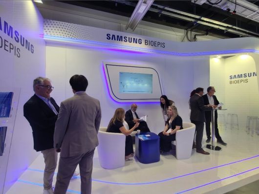 지난 4~7일(현지시간) 열린 유럽신장학회에서 삼성바이오에피스가 부스를 열고 현지 의료진 등에게 에피스클리를 알리고 있다. [삼성바이오에피스]