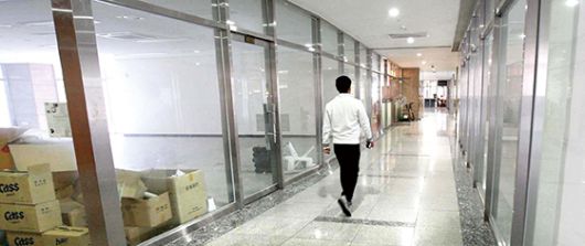 서울 가산디지털단지의 한 지식산업센터 사무실이 경기 불황으로 텅텅 비어 있다.