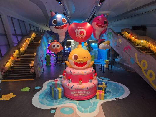 서울경제진흥원과 더핑크퐁컴퍼니와 진행한 '아기상어 10주년 기념 팝업' 전시.