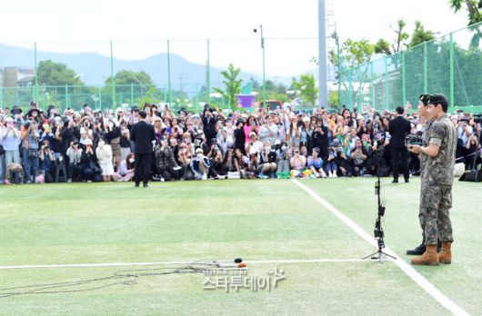 BTS RM, 뷔. 사진l유용석 기자