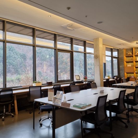 선마을 업무 전용 공간 ‘비워크 힐리언스’ 내부 / 사진=선마을