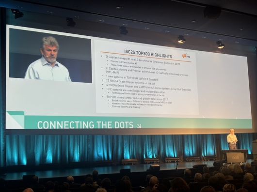 국제 슈퍼컴퓨팅 컨퍼런스 2025에서 주최 측이 세계 슈퍼컴퓨터 TOP500 순위를 발표하고 있다. [사진=KISTI]