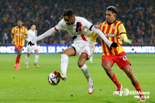 바르콜라는 2024-25시즌 파리 생제르맹의 트레블 주역이다. 바르콜라는 올 시즌 프랑스 리그앙 34경기에서 뛰며 14골 10도움을 기록했다. 유럽축구연맹(UEFA) 챔피언스리그(UCL) 17경기에선 3골 4도움, 쿠프 드 프랑스에선 6경기에 나서 4골을 터뜨렸다. 바르콜라는 이강인을 벤치로 밀어낸 프랑스 특급이기도 하다. 사진=AFPBBNews=News1