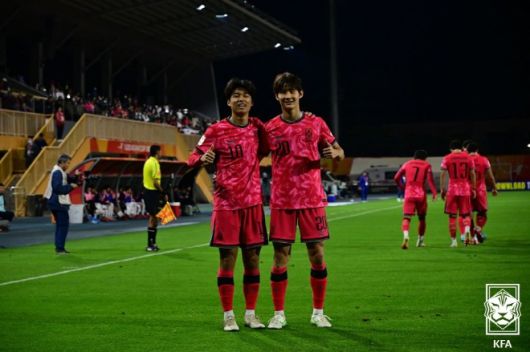 신민하(사진 오른쪽). 사진=대한축구협회