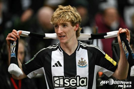 ‘더 선’은 “고든은 전방에서의 에너지 레벨, 드리블, 공간 침투 능력이 아주 뛰어나다”며 “EPL 스카우트들도 고든의 이런 점들을 높이 평가한다”고 전했다. 이어 “루이스 디아스가 리버풀을 떠날 수도 있다. 리버풀은 디아스의 대안으로 고든을 생각하는 것”이라고 했다. 사진=AFPBBNews=News1