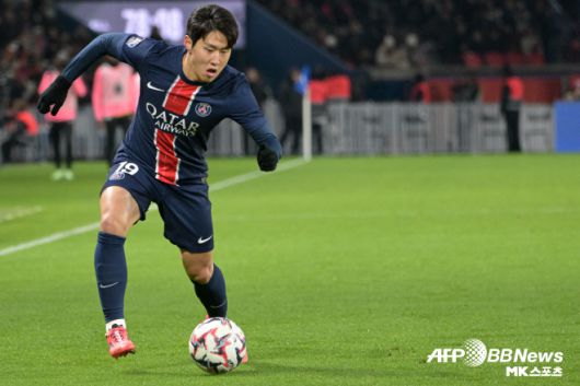 PSG는 올겨울 이탈리아 세리에 A 최고의 선수 흐비차 크바라츠헬리아를 영입했다. 우스만 뎀벨레, 브래들리 바르콜라 등이 건재한 가운데 데지레 두에의 기량이 급상승했다. 중원엔 비티냐, 주앙 네베스, 파비안 루이스 등이 굳건하게 자릴 지켰다. 이강인이 뛸 수 있는 자리가 마땅하지 않았다. 이강인은 PSG가 리그앙 우승을 확정한 뒤에야 리그에서 선발 기회를 받았다. 사진=AFPBBNews=News1