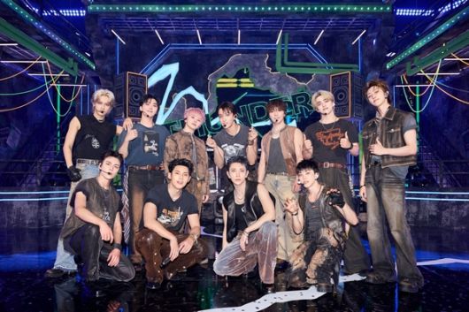 그룹 세븐틴(에스쿱스, 정한, 조슈아, 준, 호시, 원우, 우지, 디에잇, 민규, 도겸, 승관, 버논, 디노)이 또 하나의 1위 트로피를 품에 안았다.