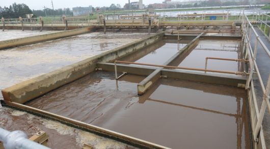 마닐드라그룹이 제분공장 옆에서 운영하고 있는 폐수정화처리시설 현장 모습.