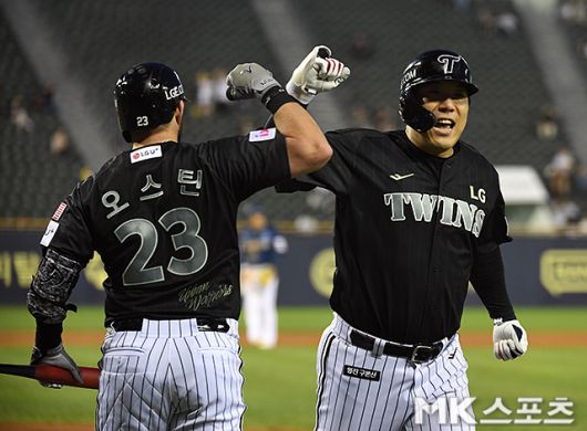 김현수가 17일 잠실 LG전에서 홈런을 친 뒤 포효하고 있다. 사진(잠실 서울)=천정환 기자