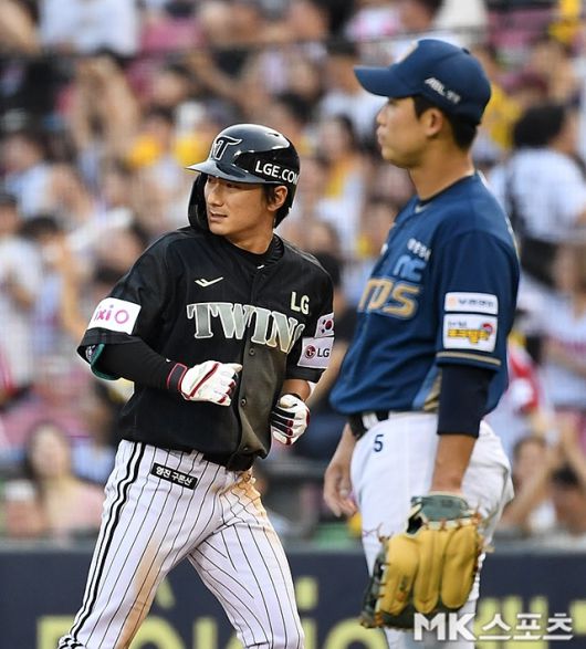 최근 쾌조의 타격감을 과시 중인 신민재. 사진(잠실 서울)=천정환 기자