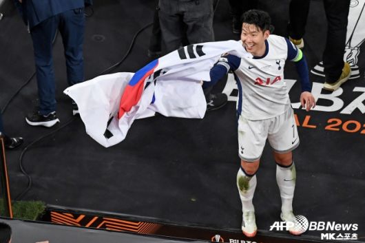 보르손은 “토트넘은 손흥민이라는 대한민국 선수의 영향력을 잃는 걸 감수해야 한다. 아마도 그 영향력을 이어가기 위해 지난 여름 대한민국 유망주(양민혁)를 영입했다고 본다”며 “하나, 단지 대한민국 시장을 위한 마스코트 역할을 위해 손흥민과 함께하는 건 올바른 접근이 아니다. 토트넘과 레비 회장은 그렇게 하지 않을 것”이라고 설명했다. 사진=AFPBBNews=News1