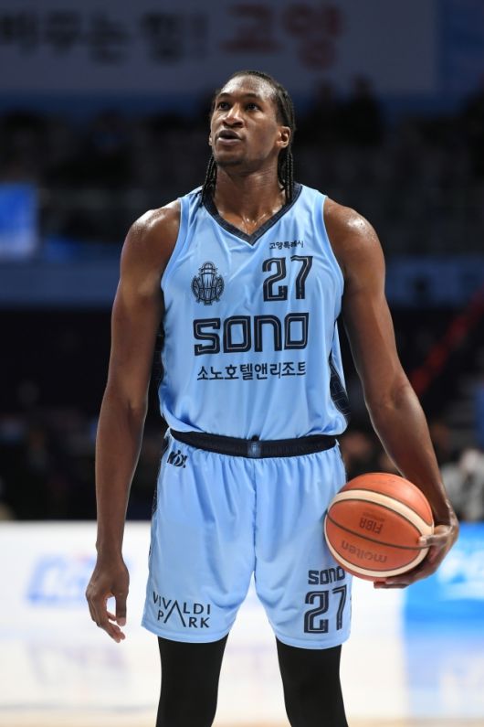 카바는 KBL 팬들에게도 익숙한 이름이다. 그는 2024-25시즌 앨런 윌리엄스의 공백을 채운 대체 외국선수였다. 사진=KBL 제공