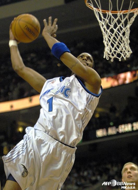 맥그레이디는 “만약 내게 단 한 번이라도 우승할 수 있는 환경이 주어졌다면 확실한 퍼포먼스를 통해 그 수준까지 끌어올렸을 것이다”라며 “기회가 없었을 뿐이다. 우승 반지가 없다고 해서 평가절하되어야 하나. 그건 내 잘못이 아니다. 단지 그런 위치에 있지 못했을 뿐이다”라고 바라봤다. 사진=AFPBBNews=News1