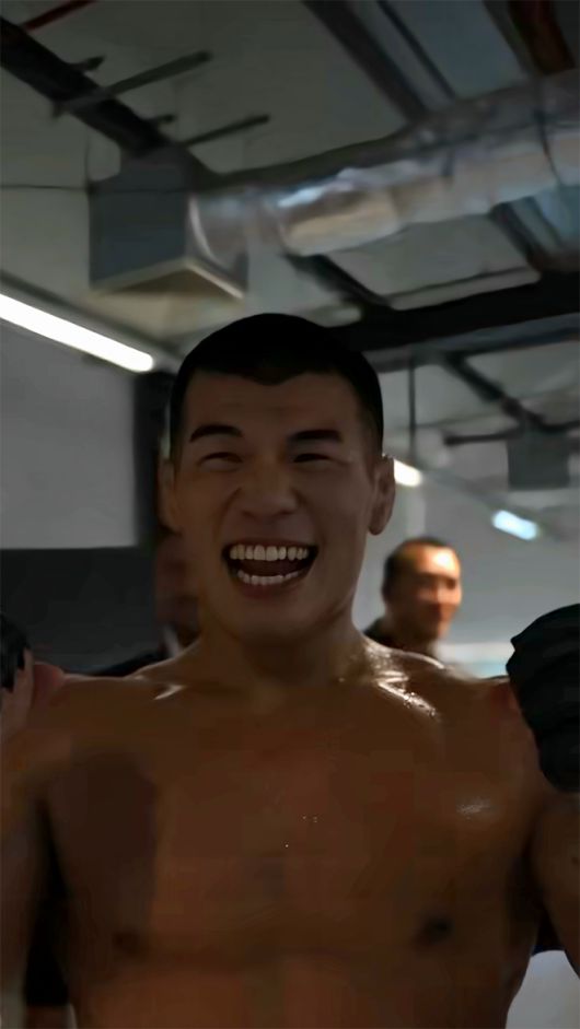 제41회 국제삼보연맹 세계선수권대회 컴뱃 부문 금메달리스트 고석현이 UFC on ABC 8 제6경기 승리 후 아제르바이잔 바쿠 크리스털 홀을 빠져나가면서 기뻐하고 있다. 사진=TKO