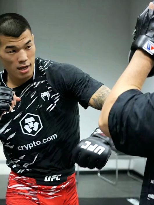 제41회 국제삼보연맹 세계선수권대회 컴뱃 부문 금메달리스트 고석현이 2025년 6월 아제르바이잔 바쿠 크리스털 홀 UFC on ABC 8 제6경기를 위해 몸을 풀고 있다. 사진=TKO