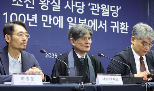 24일 서울 종로구 국립고궁박물관에서 열린 ‘조선 왕실 사당 관월당, 100년 만에 일본에서 귀환’ 언론공개회에서 ‘관월당’ 소장자인 사토 다카오 고덕원 주지가 질의응답을 하고 있다. [이승환 기자]