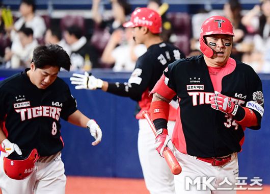 24일 고척 키움전에서 홈런포를 가동한 최형우. 사진(고척 서울)=김영구 기자