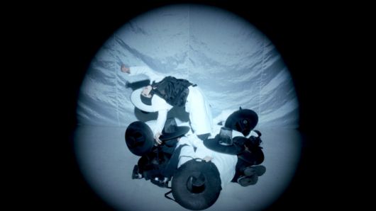 엠넷 ‘월드 오브 스트릿 우먼 파이터’의 메가크루 미션으로 한국팀 범접이 선보인 ‘몽경’의 한 장면. 저승사자와 한국 전통 춤을 소재로 대형 군무를 선보였다. 사진제공=CJ ENM