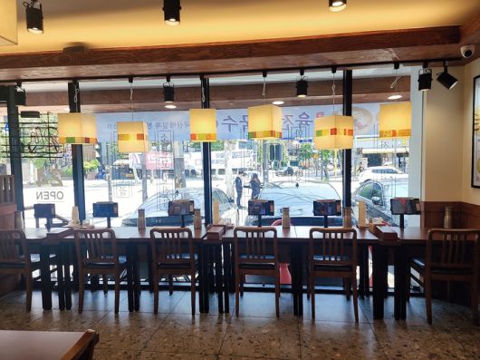 육전국밥 매장 내부 전경. <부자비즈>