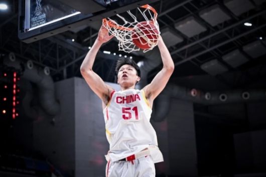 ‘디 애슬레틱’의 샘 베세니는 “양한센은 몇 가지 흥미로운 능력을 가지고 있다. 이 정도 크기의 선수가 패스와 시야를 갖추고 있다면 관심이 갈 수밖에 없다. 다만 운동 능력이 부족하다. 그가 가진 장점이 NBA에서 제대로 활용되기는 어렵다”고 꼬집었다. 사진=FIBA 제공