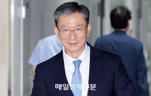 정성호 법무부 장관 지명자가 30일 서울 여의도 국회의원회관 내 의원실로 향하고 있다. 2025.6.30.김호영기자