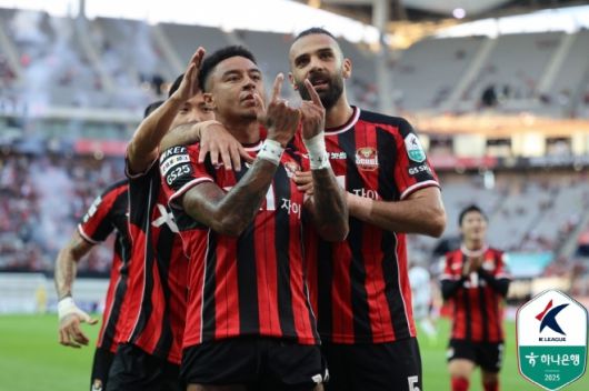 제시 린가드(사진 왼쪽)가 선제골을 터뜨린 뒤 기뻐하고 있다. 사진=한국프로축구연맹