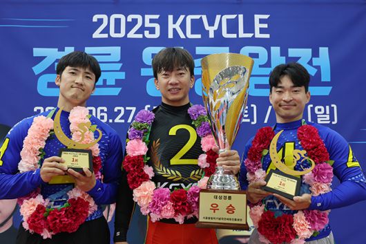 KCYCLE 왕중왕전 영광의 우승자. 왼쪽부터 선발급 29기 김동하, 특선급 20기 정종진, 우수급 28기 김준철. 사진=서울올림픽기념국민체육진흥공단 경륜경정총괄본부
