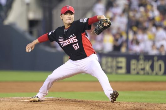 타이거즈 최초 100홀드의 주인공이 된 전상현. 사진=KIA 제공