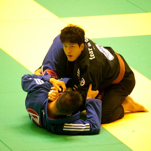 대한민국 UFC 16호 파이터 조성빈이 제14회 국제브라질주짓수연맹 아시아선수권대회 남자 35세 이하 브라운벨트 76㎏ 경기를 치르고 있다. 사진@koreanfalcon