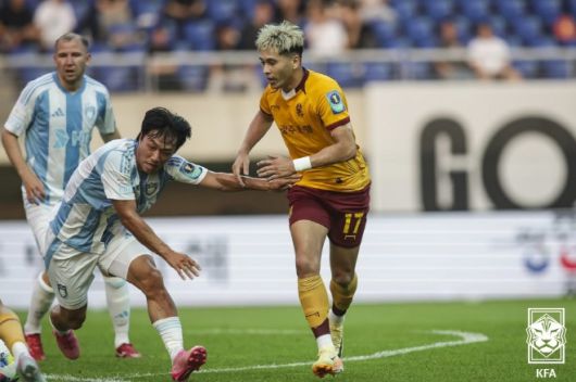 광주 FC 공격수 헤이스(사진 오른쪽). 사진=대한축구협회