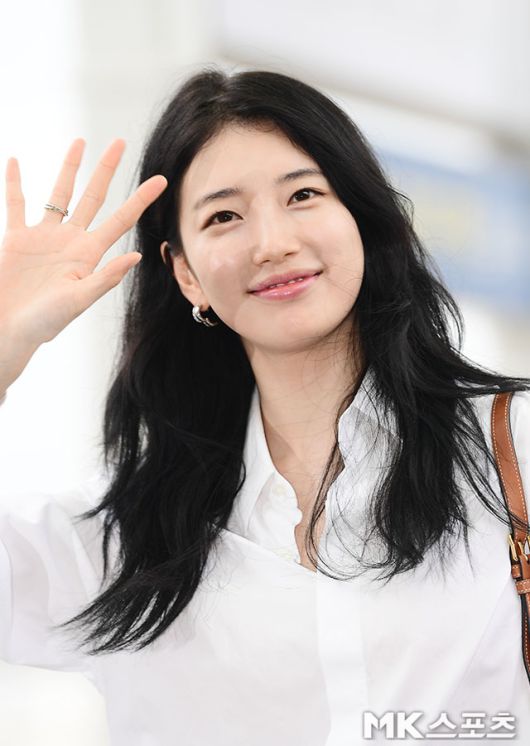 수지가 파리 일정을 위해 출국했다. 사진=김영구 기자