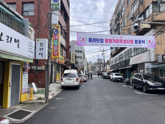 지난 2일 방문한 서울시 용산구 용리단길이 점심장사가 끝나자 거리가 한산하다. [박성렬 인턴기자]